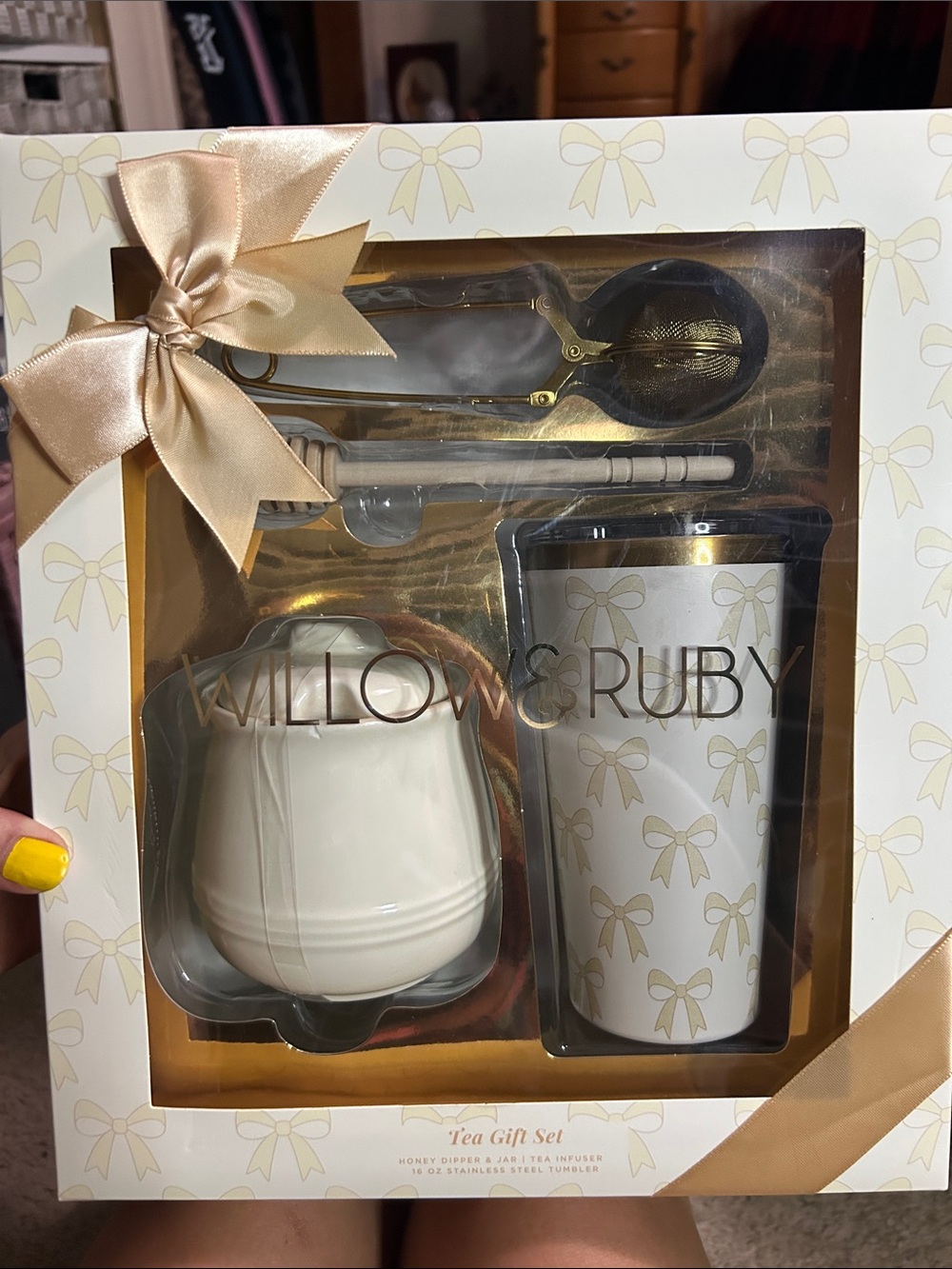 Cream and Gold Tea Gift Set